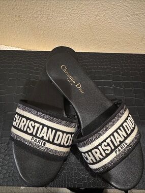 CC Black Footbed with White&Black  Bold Design Slides